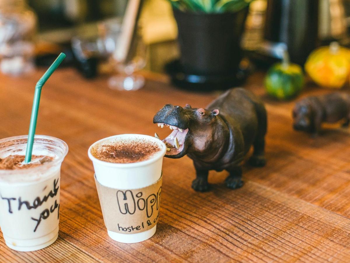 Hippo Hostel And Cafe Bar Осака Екстериор снимка