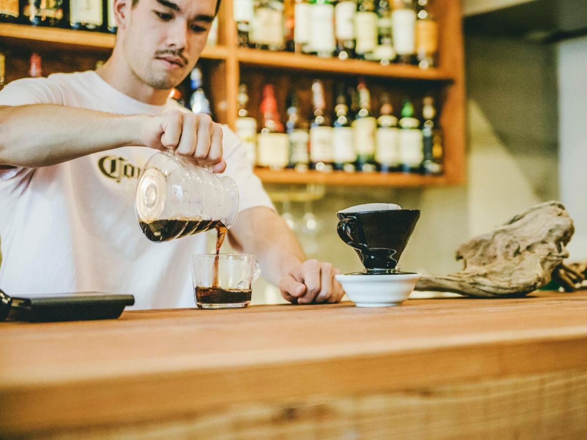 Hippo Hostel And Cafe Bar Осака Екстериор снимка