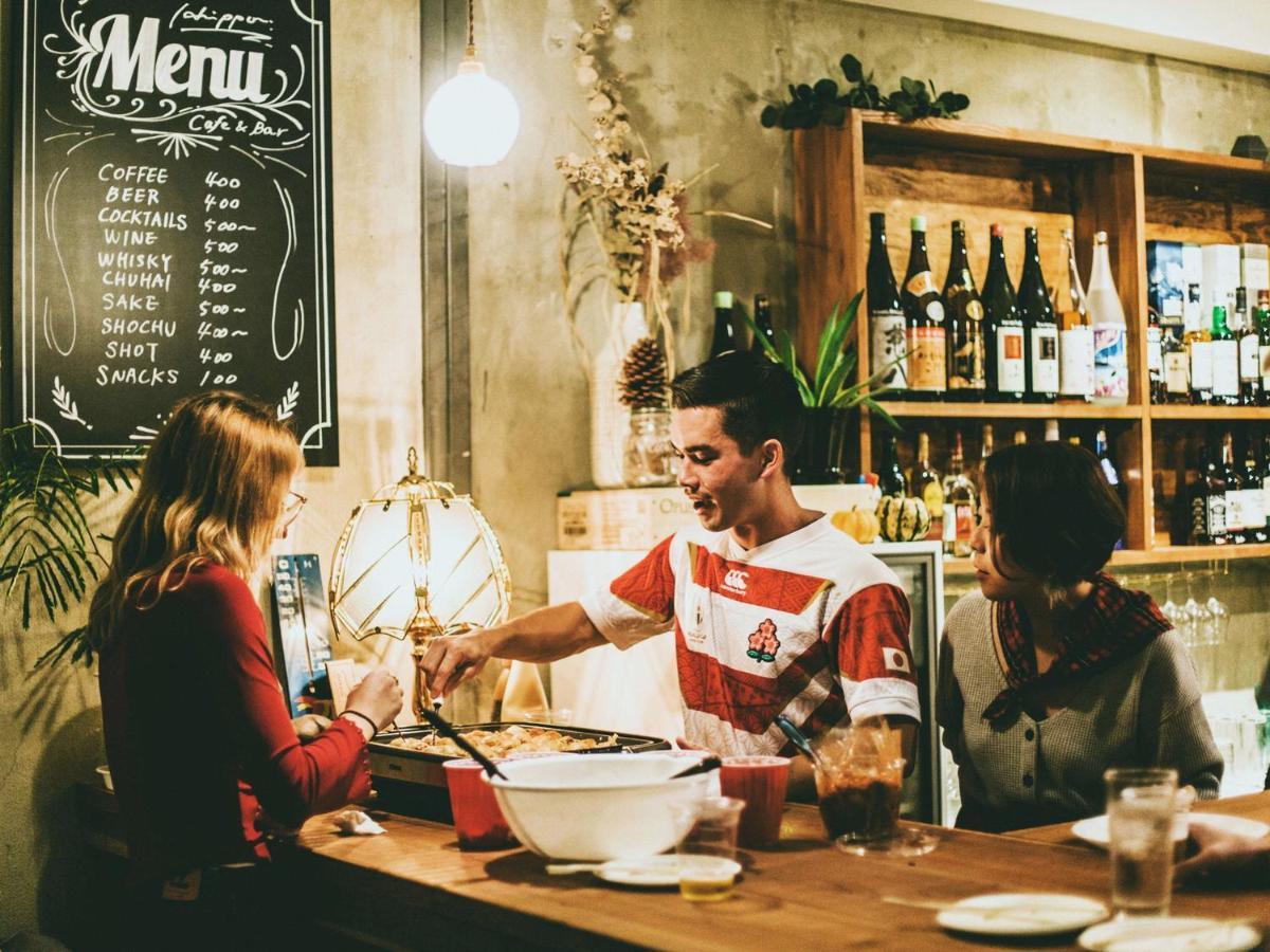 Hippo Hostel And Cafe Bar Осака Екстериор снимка