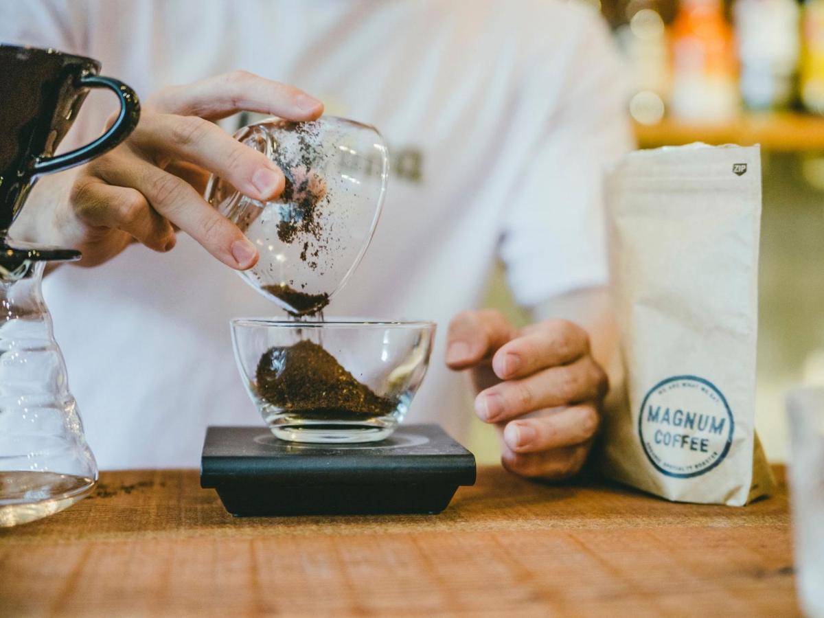 Hippo Hostel And Cafe Bar Осака Екстериор снимка