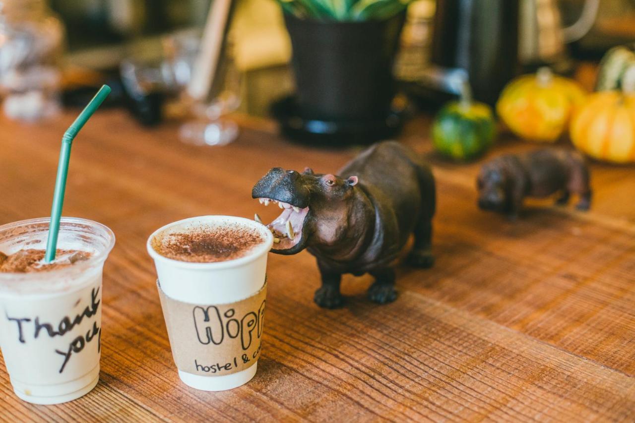 Hippo Hostel And Cafe Bar Осака Екстериор снимка